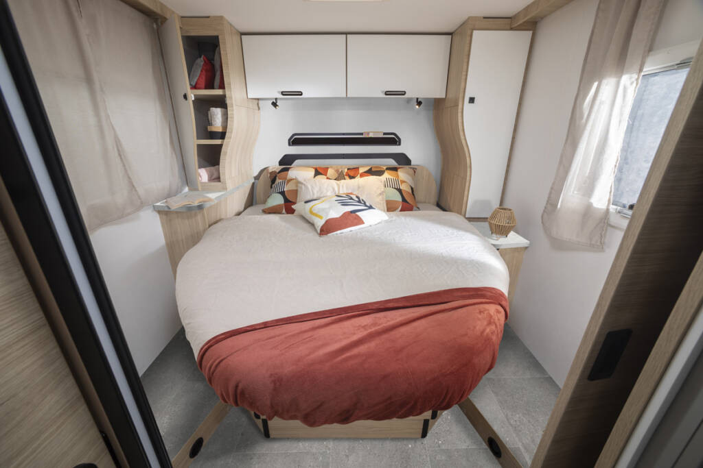 Lit central pour camping-car